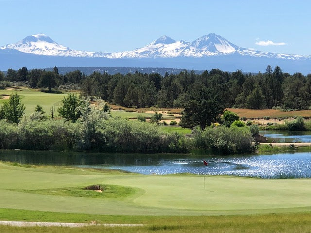 Pronghorn golf course with a lake and mountains in the background